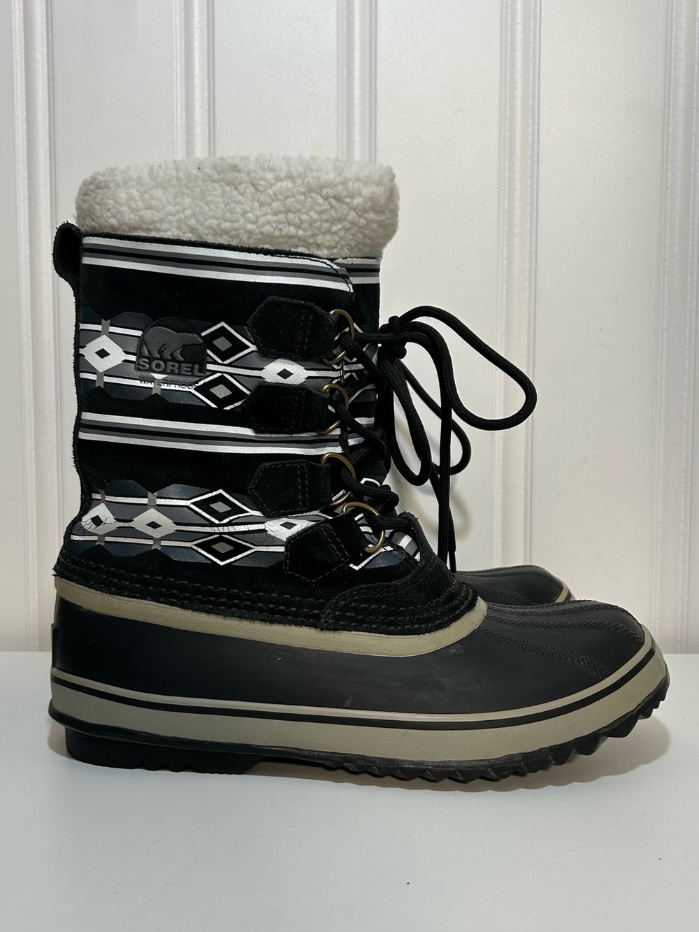 Sorel duck boot geometric shape Black grey White Winter Lace-Up Boots women’s 8